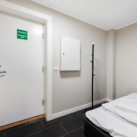New! Modern City Apt: Central W/ Private Entrence * Берген