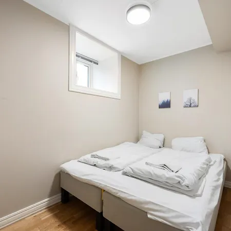 New! Modern City Apt: Central W/ Private Entrence * Берген