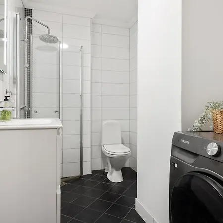New! Modern City Apt: Central W/ Private Entrence *