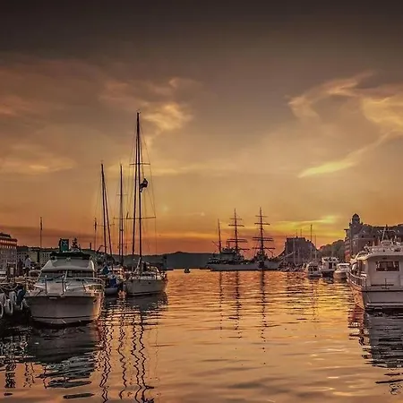 Διαμέρισμα New! Modern City Apt: Central W/ Private Entrence