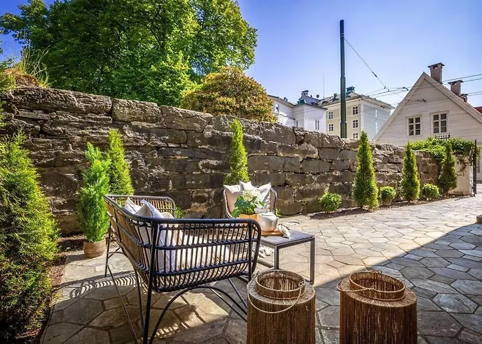 New! Modern City Apt: Central W/ Private Entrence Apartmán