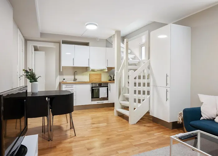 New! Modern City Apt: Central W/ Private Entrence Apartment *