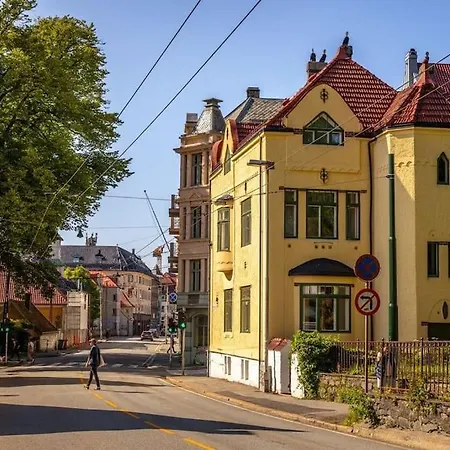 Lägenhet New! Modern City Apt: Central W/ Private Entrence *