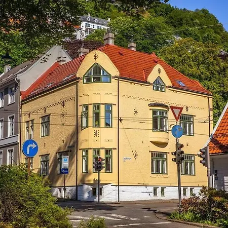 New! Modern City Apt: Central W/ Private Entrence Lägenhet Bergen